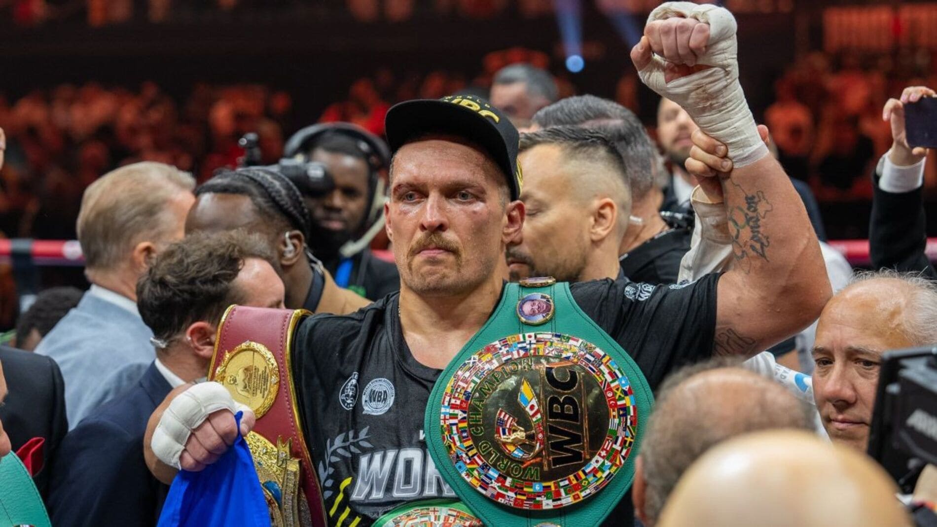 Усик став абсолютним чемпіоном світу