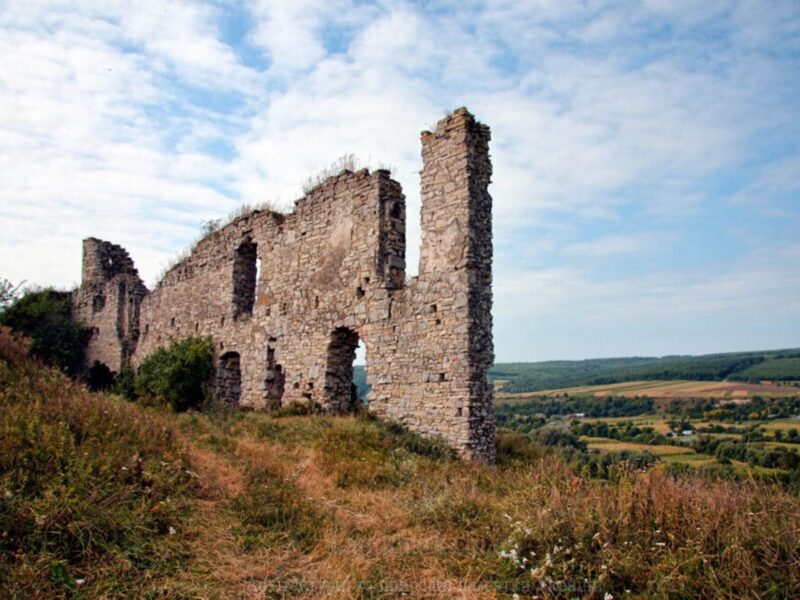 Чорнокозинці над Збручем: один із найдавніших замків Поділля, що став резиденцією єпископів
