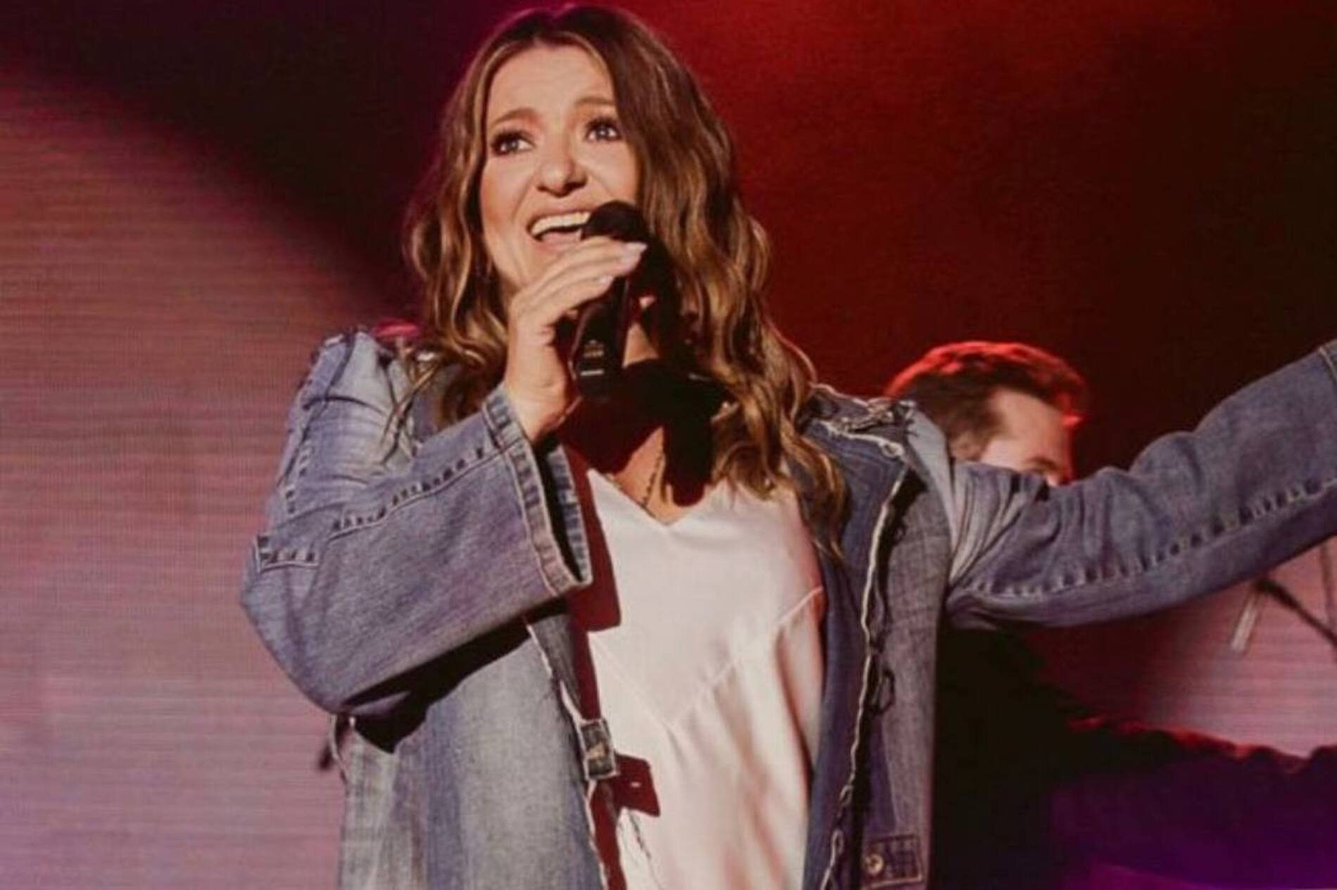 Наталія Могилевська заспівала в дуеті з молодим артистом SAMCHUK