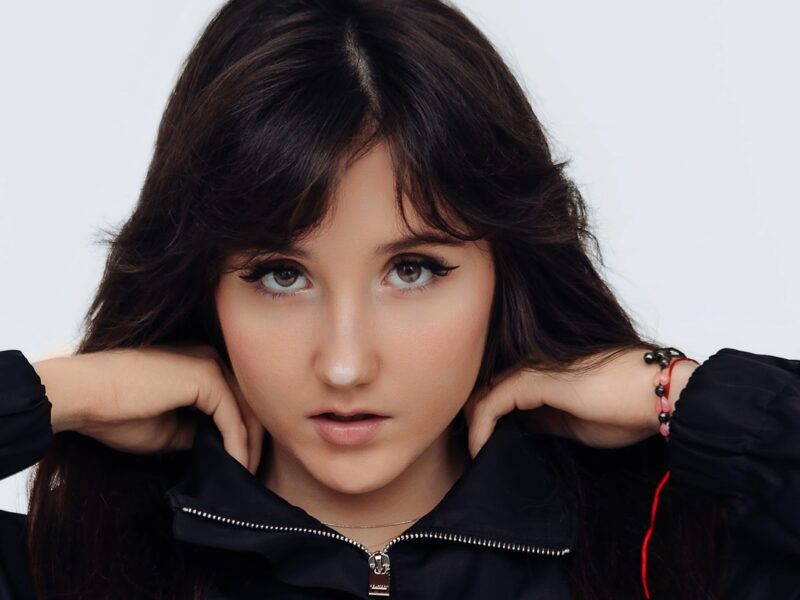 Victoria NIRO приголомшила заробітками від хіта